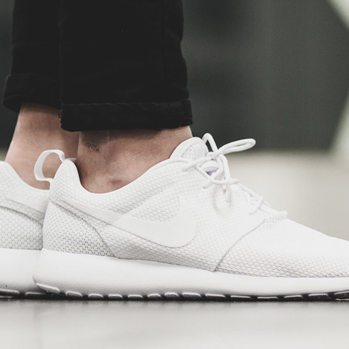 nike white roshe one