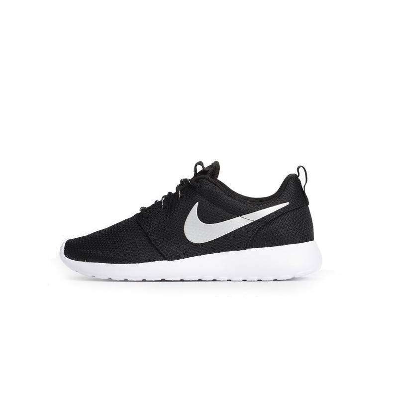 nike white roshe one