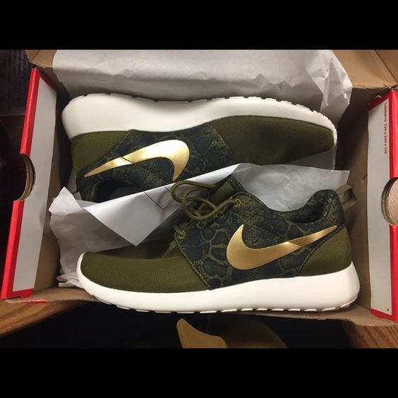 olive green nike shoes womens