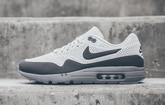 nike ultra moire
