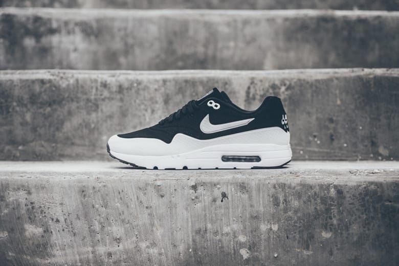 nike ultra moire
