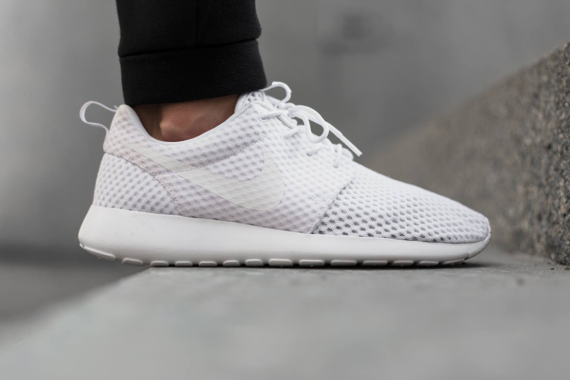 nike white roshe one