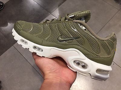 nike olive green air max