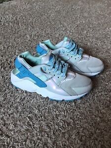 girl huaraches