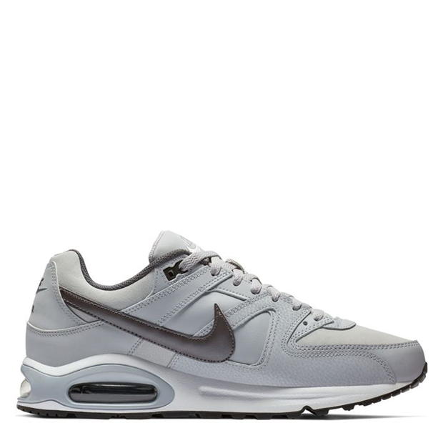black nike air trainers