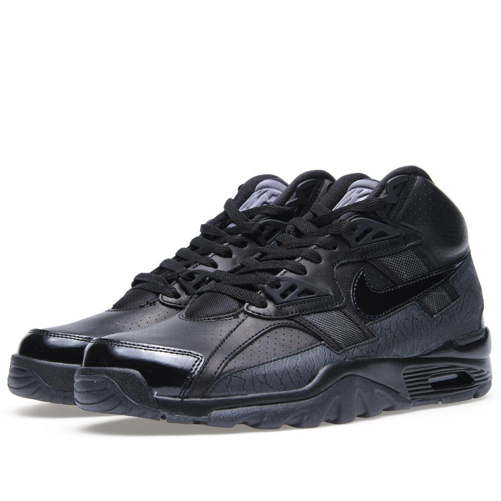 black nike air trainers