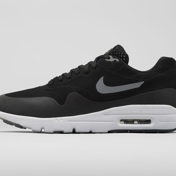 nike ultra moire