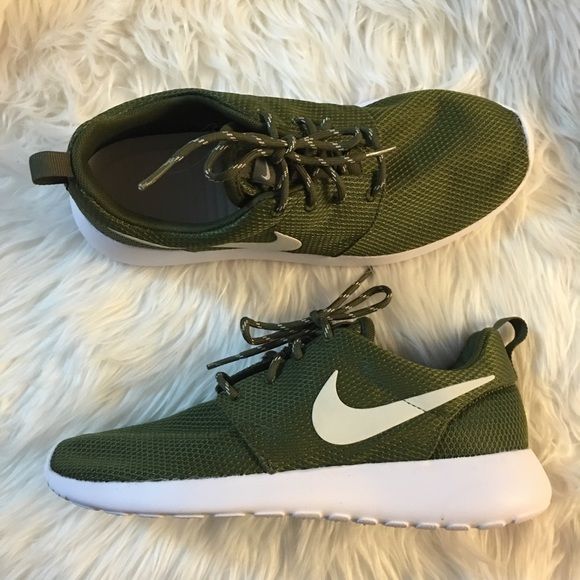 olive green nike shoes womens