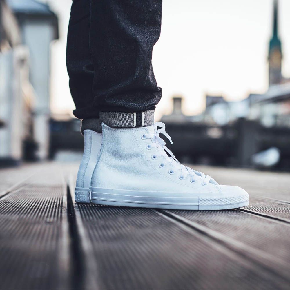 CONVERSE Leather White Chucks Are the 