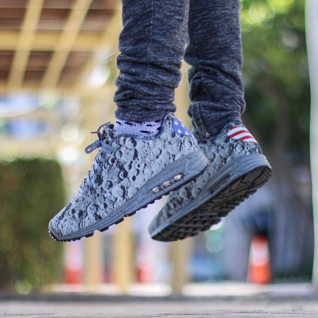 air max 90 moon landing