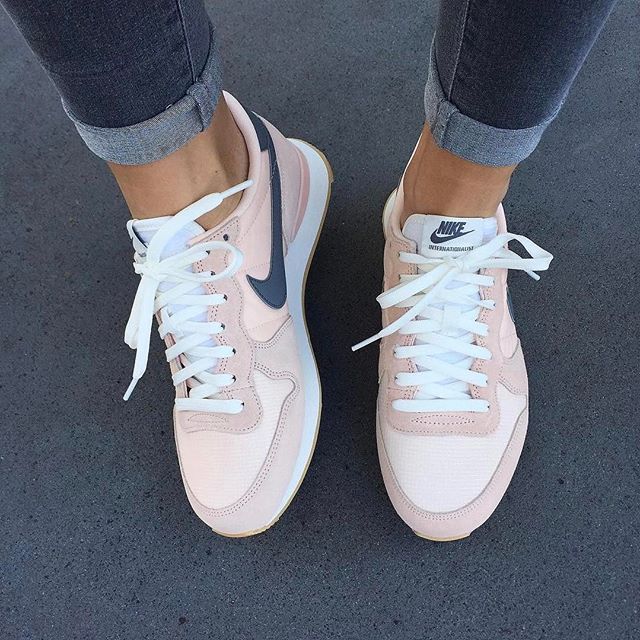 nike sneakers for women