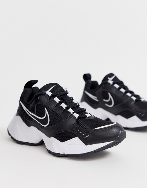 black nike air trainers
