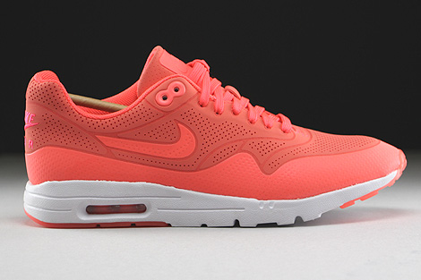 nike ultra moire