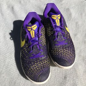 kobe bryant purple shoes