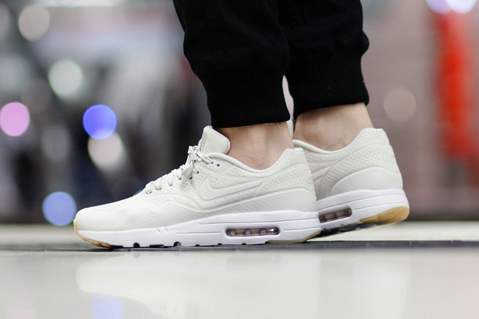 nike ultra moire