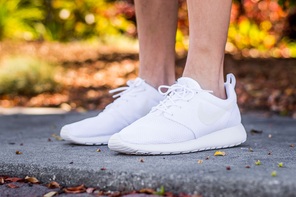 nike white roshe one