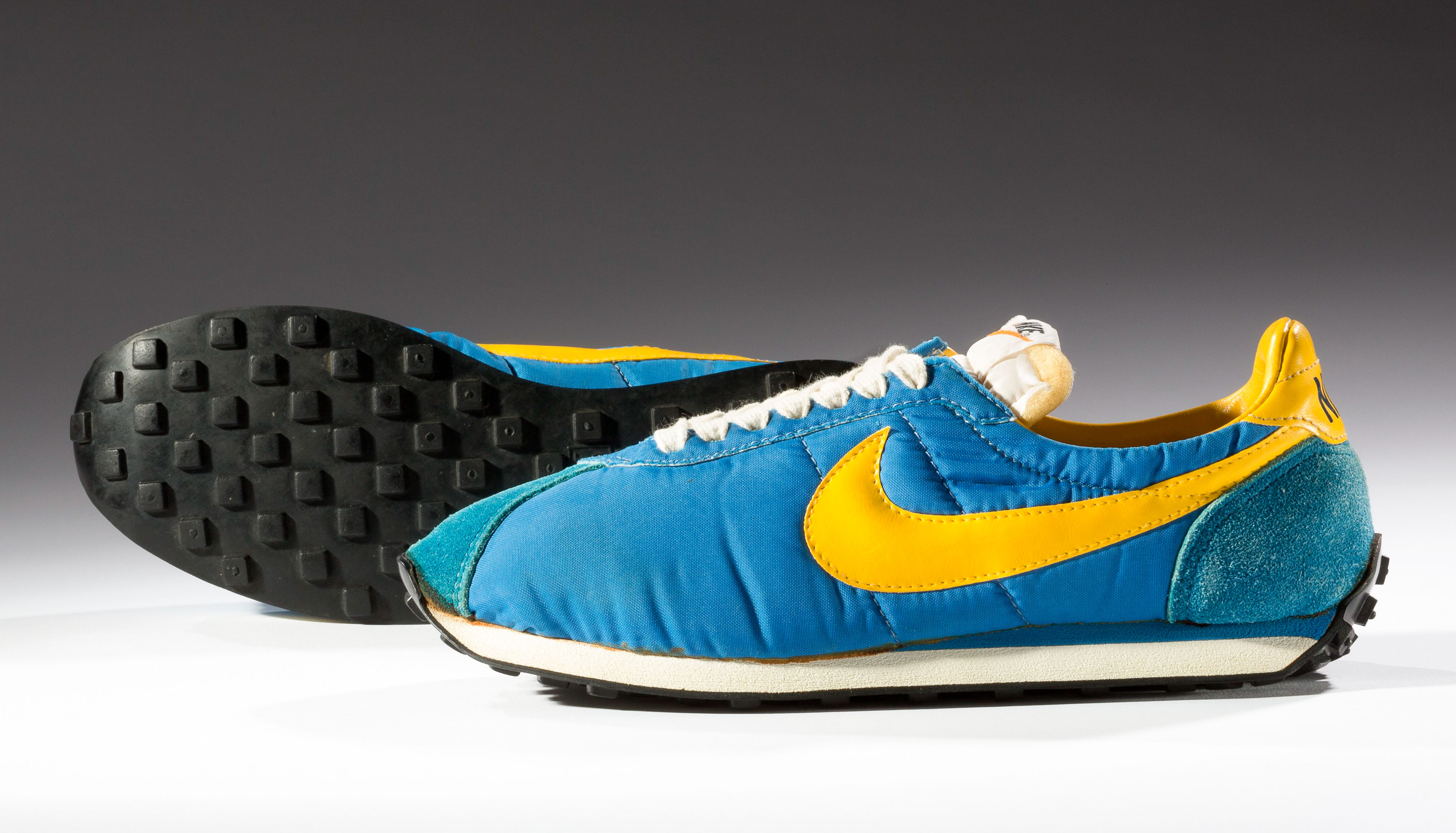 nike waffle shoe