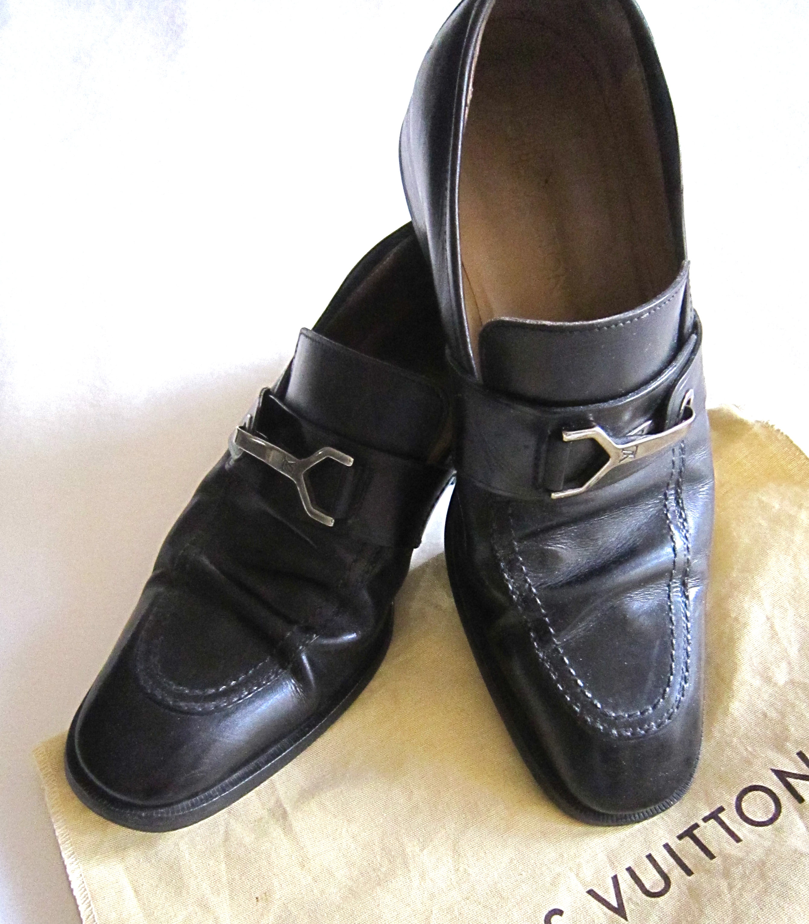 Louis Vuitton Mens Black Loafer Buckle 