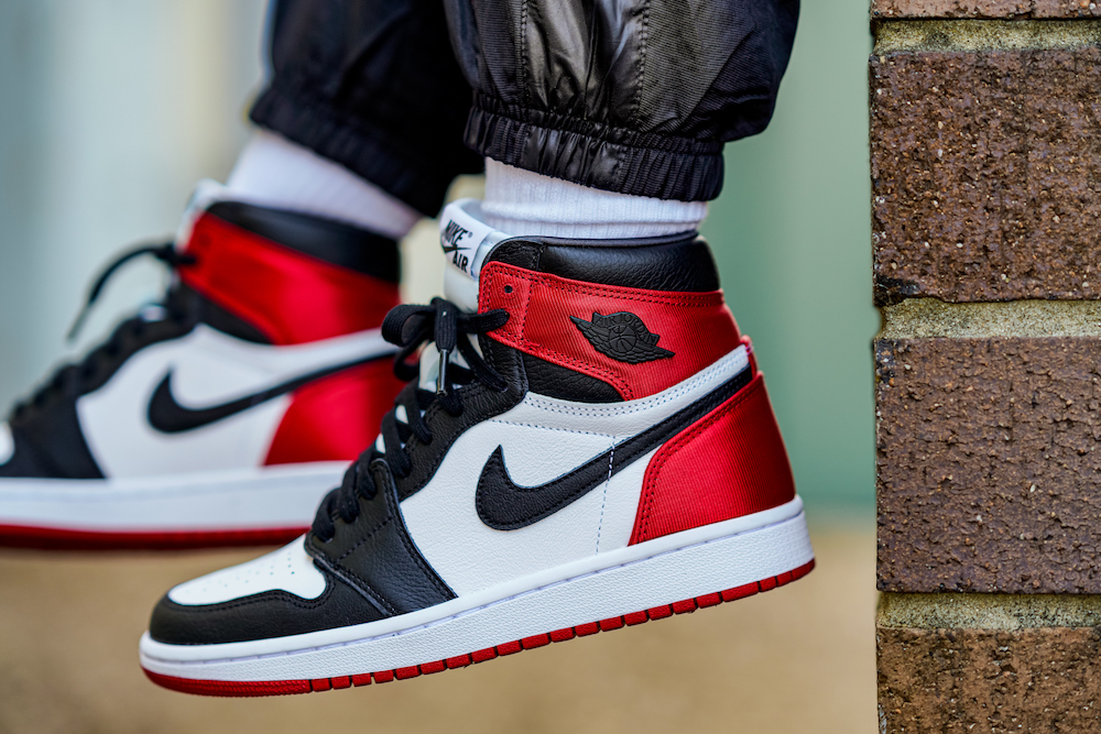 jordan retro 1 black toe