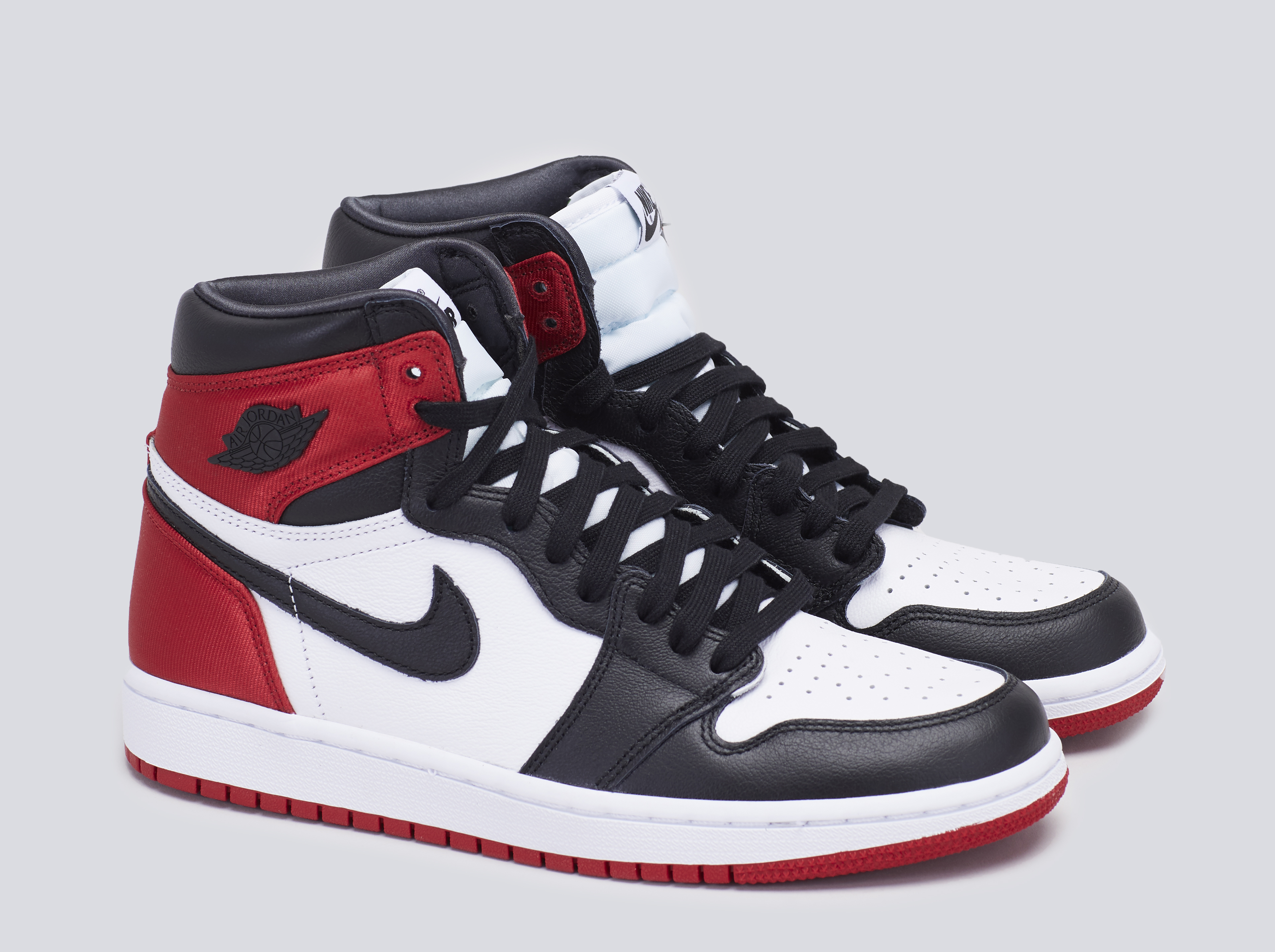 Air Jordan 1 Retro High Satin Black Toe 